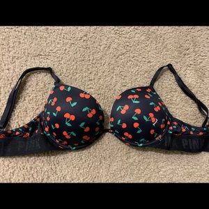 Victoria’s Secret cherry bra size 32 C